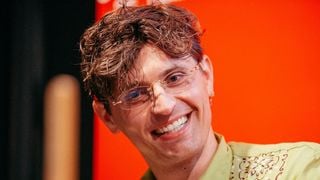 "Beaucoup de choses fausses sont sorties sur cette histoire" : Le producteur du biopic sur Johnny Hallyday explique (enfin) pourquoi Raphaël Quenard a quitté le projet