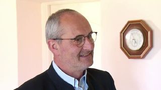 "L'amour est dans le pré" : Isabelle ou Pascaline ? Gilles révèle quelle prétendante il a embrassé en cachette des caméras de M6