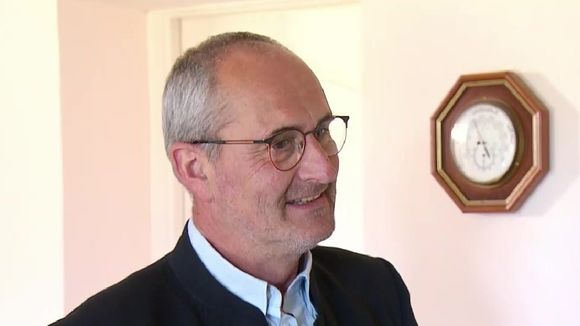 "L'amour est dans le pré" : Isabelle ou Pascaline ? Gilles révèle quelle prétendante il a embrassé en cachette des caméras de M6