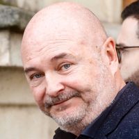 "Europe 2 insulte les victimes" : Mathilde, qui a porté plainte contre Sébastien Cauet, "revoltée" de son retour à l'antenne