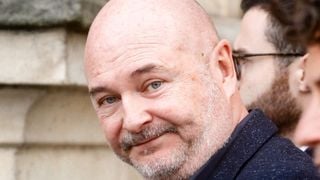 "Europe 2 insulte les victimes" : Mathilde, qui a porté plainte contre Sébastien Cauet, "revoltée" de son retour à l'antenne