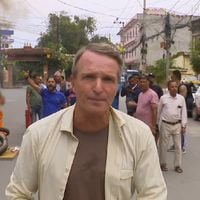 "On s'est planqués et on a été confinés" : Stéphane Rotenberg révèle que le tournage de "Pékin Express" 2026 a été interrompu 5 jours