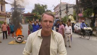 "On s'est planqués et on a été confinés" : Stéphane Rotenberg révèle que le tournage de "Pékin Express" 2026 a été interrompu 5 jours