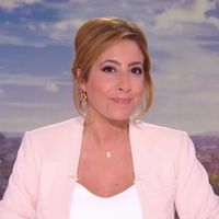 "J'essaie de parler au plus grand nombre" : Léa Salamé réagit aux critiques sur son "20 Heures" sur France 2