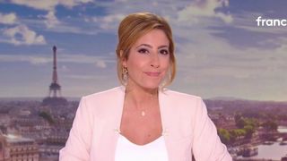 "J'essaie de parler au plus grand nombre" : Léa Salamé réagit aux critiques sur son "20 Heures" sur France 2
