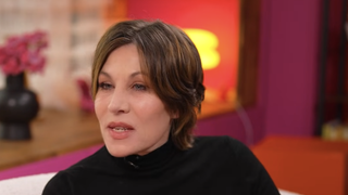 "Je mens pour ne pas dire que je regarde" : Mathilde Seigner révèle être "accro aux '12 coups de midi'"