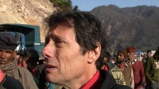 "Ils m'ont effacé toutes les images" : Antoine de Maximy raconte la fois où il a été expulsé d'un pays à cause du tournage de "J'irai dormir chez vous"