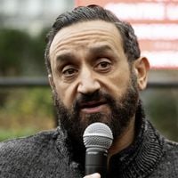 "Ne vous inquiétez pas, vous aurez votre talk-show tous les soirs" : De passage dans une manifestation de soutien à C8, Cyril Hanouna garantit un avenir à "TPMP"