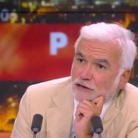 "Ils ne veulent pas discuter" : Pascal Praud s'en prend à Bruno Solo et aux signataires de la pétition contre Charles Sapin qui refusent son invitation