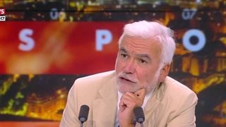 "Ils ne veulent pas discuter" : Pascal Praud s'en prend à Bruno Solo et aux signataires de la pétition contre Charles Sapin qui refusent son invitation