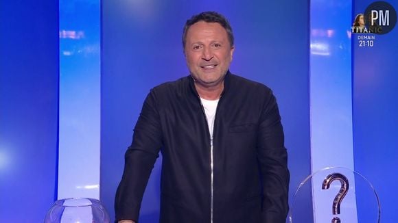 Arthur aux commandes du jeu "Le grand concours" sur TF1.