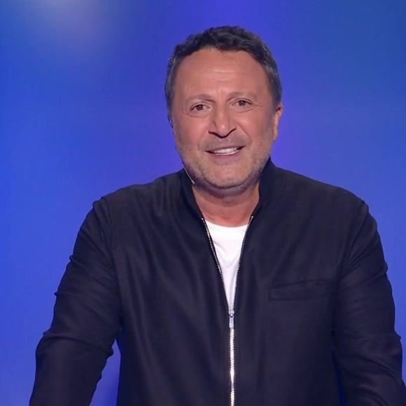 Arthur aux commandes du jeu "Le grand concours" sur TF1.