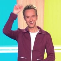 Théo Curin surprend Cyril Féraud qu'il a remplacé dans "Slam" et débarque à l'improviste dans "Duels en familles" sur France 3