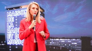 “Nous ne pouvons pas accepter ce dénigrement permanent” : Sibyle Veil réagit aux “attaques” de CNews et Europe 1 contre l’audiovisuel public