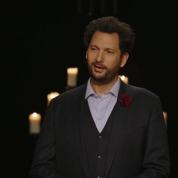 Eric Antoine aux commandes de la finale du jeu "Les traîtres" sur M6.