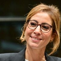 Retrait de l'antenne en cas de candidature de Raphaël Glucksmann, erreur au "20 Heures", rémunération… Ce qu'il faut retenir de l'audition de Léa Salamé devant la Commission d'enquête parlementaire