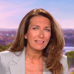 Anne-Claire Coudray présentait "Le 20 heures" de TF1 hier soir.