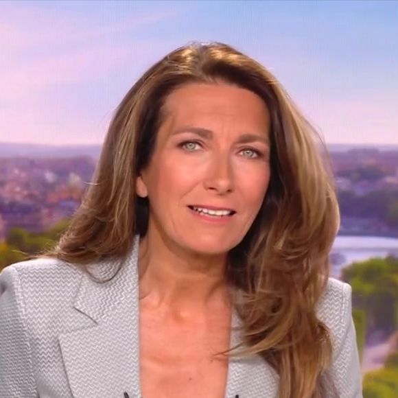 Anne-Claire Coudray présentait "Le 20 heures" de TF1 hier soir.