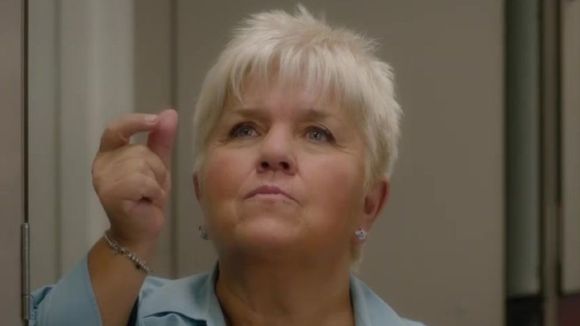 Audiences : Le retour de "Joséphine, ange gardien" sur TF1 ou l'épisode spécial Noël de "Meurtres au paradis" sur France 2, quelle fiction a été plébiscitée par les téléspectateurs ?