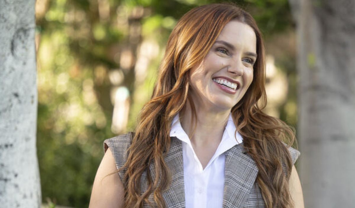"J'ai eu le souffle coupé" : Sophia Bush revient sur le final déroutant de la saison 22 de "Grey's Anatomy"