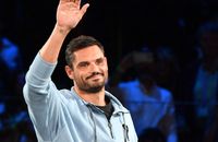 Florent Manaudou, les larmes aux yeux, dans C à vous.