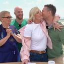 "Il y en a peu comme ça en télévision" : Émue, Flavie Flament rend hommage à son équipe pour la dernière de "Flavie en France" sur France 3