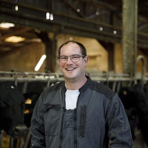 Benoit (Haute-Marne) de "L'amour est dans le pré" 2026 dans son etable.