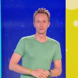 Cyril Féraud aux commandes de "Duels en familles" sur France 3.