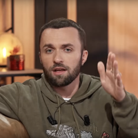 "Il fallait que je le fasse" : Face à Élise Lucet, Squeezie assume son message contre le RN posté sur Instagram pendant les législatives