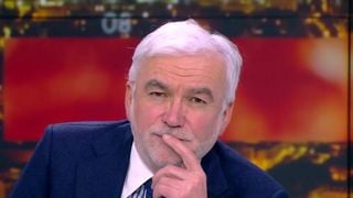 "Il y a des polémiques qu’on ne voit pas venir" : Après la saisie de l’Arcom, Pascal Praud prend la défense de Karine Le Marchand après ses propos jugés "racistes" sur CNews