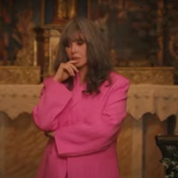 “Soleil noir” : Isabelle Adjani se livre sur le succès phénoménal de cette série française à voir sur Netflix
