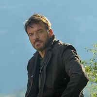 “Des tempêtes de neige, des orages d’une violence inouïe” : Samuel Le Bihan se confie sur les conditions climatiques parfois extrêmes du tournage d’”Alex Hugo” sur France 3