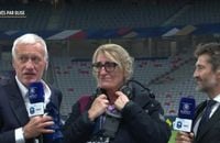 Le sélectionneur de l’équipe de France a offert un maillot à la journaliste de TF1, qui couvrait son dernier match des Bleus.