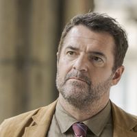 Audiences : Arnaud Ducret dans "Papa malgré lui" sur TF1 a-t-il réussi à rivaliser avec la nouvelle saison de "L'art du crime" sur France 2 ?