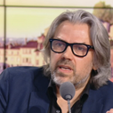 "Je n'ai jamais vu un tel comportement" : Décommandé à la dernière minute par BFMTV, Aymeric Caron s'emporte sur X, Olivier Truchot lui demande de faire preuve de "décence"