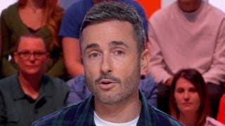 "C'est quand même hallucinant" : Jean-Michel Aphatie et Julien Bellver taclent la commission d'enquête sur la neutralité du service public dans "Quotidien"