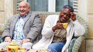 Audiences : Quel score pour les débuts de "Maison de retraite", la série de Kev Adams sur TF1 ?