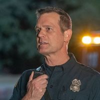 "C'est dur de dire adieu" : Peter Krause (Bobby Nash) se confie sur son départ choc de "9-1-1" après huit saisons et 124 épisodes
