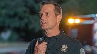 "C'est dur de dire adieu" : Peter Krause (Bobby Nash) se confie sur son départ choc de "9-1-1" après huit saisons et 124 épisodes