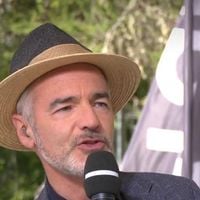 "Ne pas les réveiller pendant leur sieste" : Cette règle que s'impose Franck Ferrand pendant les commentaires du Tour de France