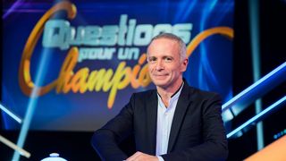 "Questions pour un champion" : France 3 arrête la diffusion en semaine du jeu culte animé par Samuel Etienne