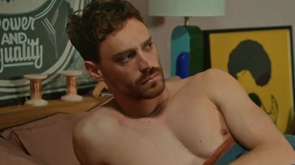 "Je suis assez à l'aise avec mon corps" : Vike se confie sur ses scènes de nu dans "Tout pour la lumière" sur TF1 et Netflix