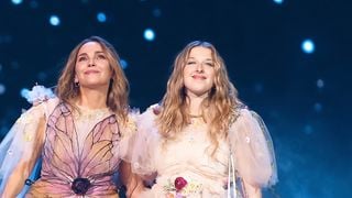 "Des artistes incroyables" : La production des Enfoirés justifie la forte présence des chanteurs issus de la "Star Academy" dans la troupe