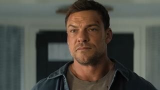 Après le succès de la saison 4 de "Reacher", Alan Ritchson revient déjà sur Prime Video avec… Arnold Schwarzenegger