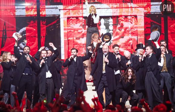 Kendji Girac, Kad Merad, Sofia Essaïdi et la troupe des Enfoirés 2025