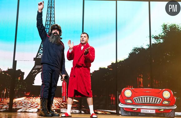 Sébastien Chabal et Michaël Youn sur la scènes des Enfoirés 2025