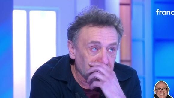 “Pardon” : Jean-Paul Rouve ému aux larmes en lisant un message bouleversant destiné à Michel Blanc dans “C à vous”