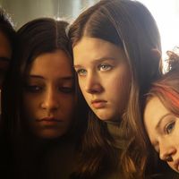 "Le personnage d'Eder n'existait pas dans le roman" : Comment France 2 a adapté à l'écran "Désenchantées", le best-seller de Marie Vareille