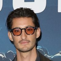 "Fatigant et pas intéressant du tout..." : Pierre Niney ("Gourou") se désespère des press junket à la chaîne et veut "bousculer" les interviews promotionnelles