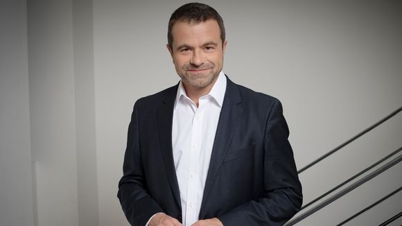 "2% de part d'audience d'ici la fin 2025" : Avant la bascule de LCI sur la 15, Thierry Thuillier et Guillaume Debré révèlent leurs ambitions pour la chaîne info